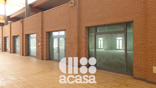 Foto Locale commerciale a Savignano sul Rubicone Centro di 1200 m²
