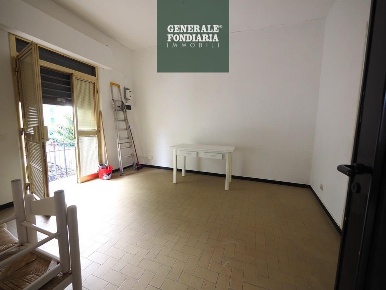 Foto Negozio a Bolano di 30 m² con 2 locali in affitto