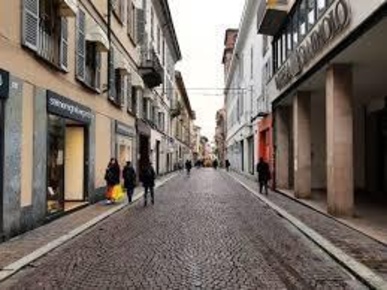 Foto Negozio a Pavia di 280 m² con 5 locali in vendita