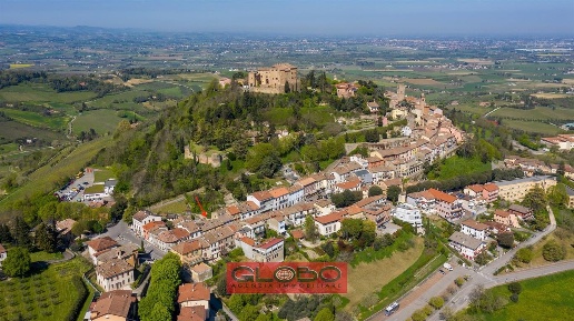 Foto Negozio a Bertinoro Centro di 175 m² con 4 locali in vendita