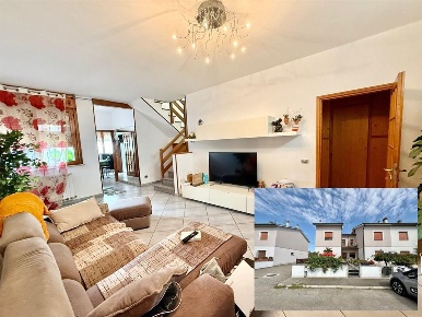 Foto Villa bifamiliare in piazza rodari, Alfonsine Centro di 168 m²