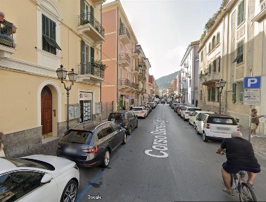 Foto Negozio in Corso Dante Alighieri, Alassio Centro di 50 m² con 1 locali
