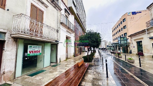 Foto Locale commerciale a Ragusa Centro di 90 m² in vendita