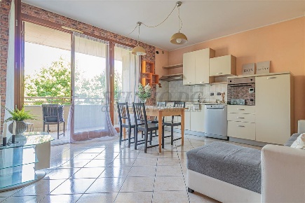Foto Appartamento in Via Guglielmo Marconi, Limbiate Centro di 75 m²