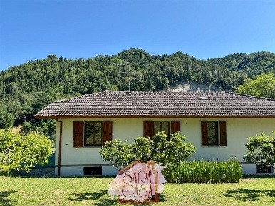 Foto Casa indipendente in VIA COLOMBARINA, Casola Valsenio di 296 m²