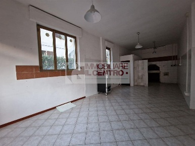 Foto Locale commerciale a Sarzana di 40 m² con 1 locali in affitto