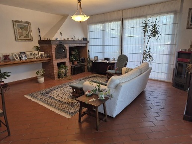 Foto Casa indipendente a Pontassieve di 240 m² con 9 locali in vendita