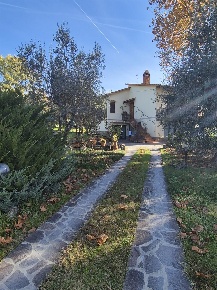 Foto Casa indipendente a Pontassieve di 240 m² con 9 locali in vendita