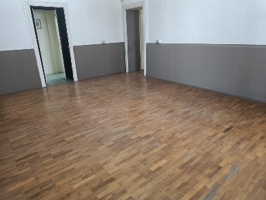 Foto Ufficio a Como Centro Storico di 100 m² con 3 locali in affitto