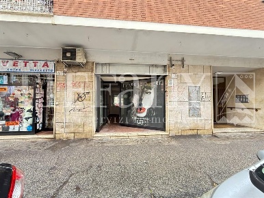 Foto Negozio in Via Zenodossio, Roma Pigneto di 42 m² con 1 locali