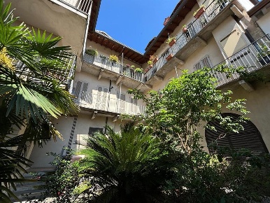 Foto Ufficio in via crispi, Vimercate Centro di 110 m² con 3 locali