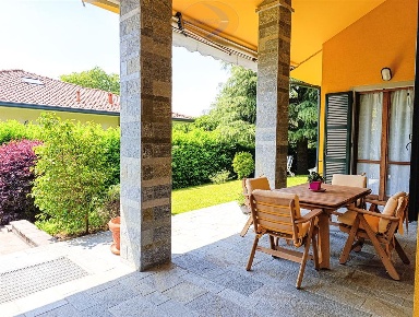 Foto Villa unifamiliare in Via Garibaldi, Barzanò Centro di 237 m²
