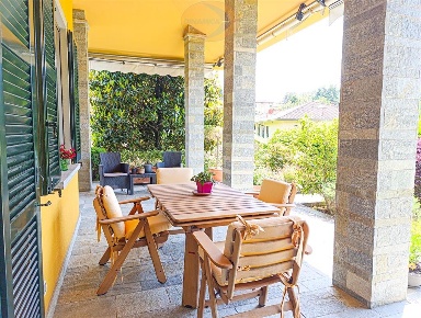 Foto Villa unifamiliare in Via Garibaldi, Barzanò Centro di 237 m²