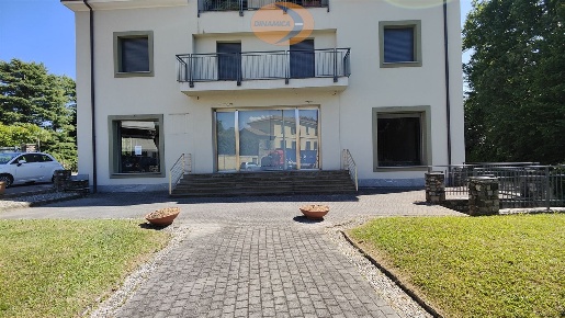 Foto Negozio in Via San Giacomo, Casatenovo Centro di 260 m² con 2 locali
