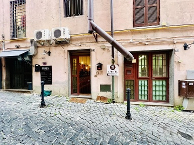 Foto Negozio in Via San Pancrazio, Albano Laziale Centro Storico di 80 m²