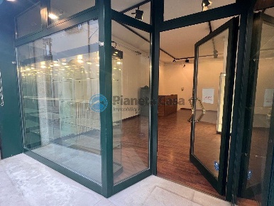 Foto Negozio in Via Barbarigo, Padova Piazze - Duomo di 80 m² con 2 locali