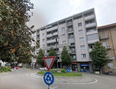 Foto Negozio in Corso Dante Alighieri, Asti Stadio di 35 m² con 1 locali