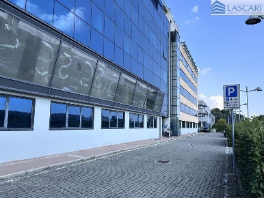 Foto Ufficio in Via Orio al Serio, Grassobbio di 198 m² con 1 locali