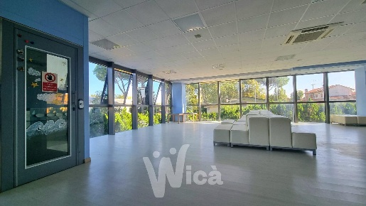 Foto Ufficio a Cervia di 631 m² con 9 locali in vendita