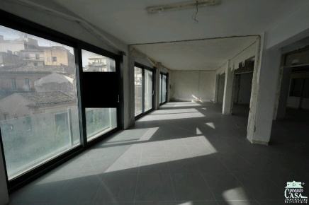 Foto Ufficio a Ragusa Centro di 400 m² con 1 locali in vendita