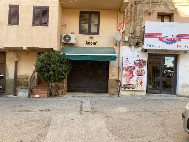 Foto Negozio in via san francesco, Agrigento Centro Storico di 40 m²