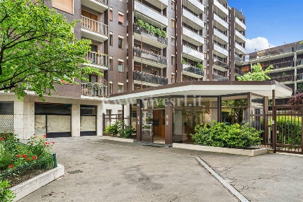 Foto Ufficio in Via Vincenzo Foppa, Milano Solari di 150 m² con 6 locali