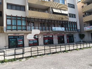 Foto Ufficio a Bari di 226 m² con 1 locali in vendita