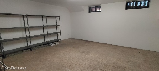 Foto Magazzino a Biassono Centro di 30 m² con 1 locali in affitto