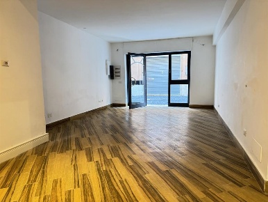 Foto Locale commerciale in via san filippo neri, Albano Laziale di 85 m²