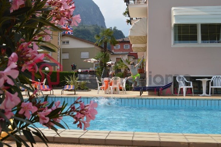 Foto Hotel a Riva del Garda di 1180 m² con 50 locali in vendita