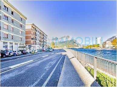 Foto Locale commerciale in VIA ROMA, Malgrate di 230 m² con 6 locali