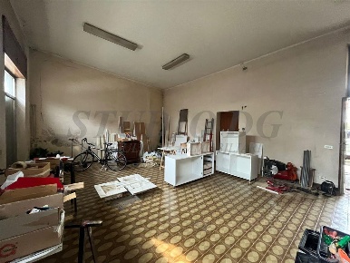 Foto Negozio in Corso Roma, Cesano Maderno di 70 m² con 1 locali in vendita