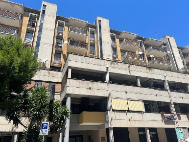 Foto Ufficio in via x marzo, Modugno di 120 m² con 4 locali in vendita