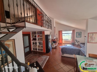 Foto Appartamento in Via Venero, Monreale Centro di 134 m² con 5 locali