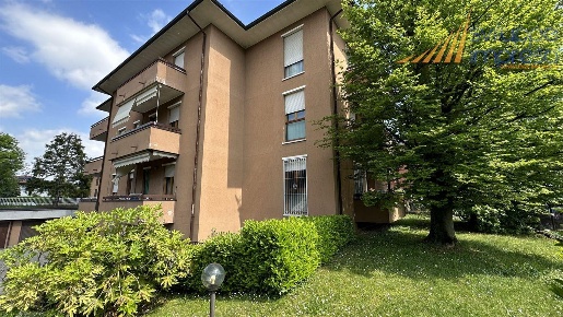 Foto Ufficio in via Martiri della Libertà, Burago di Molgora di 60 m²