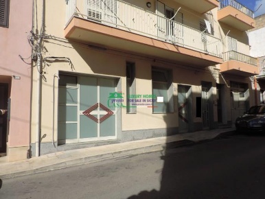Foto Ufficio a Santa Croce Camerina Centro di 88 m² con 3 locali in vendita