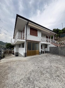 Foto Villa unifamiliare a San Biagio della Cima di 200 m² con 6 locali