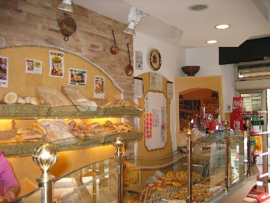 Foto Locale commerciale a Legnano di 235 m² in vendita