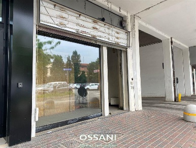Foto Negozio in VIA RENACCIO, Faenza di 93 m² con 2 locali in vendita