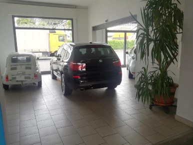 Foto Locale commerciale a Lentate sul Seveso Centro di 130 m² in affitto