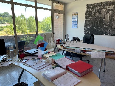 Foto Ufficio a Siena di 81 m² con 4 locali in affitto