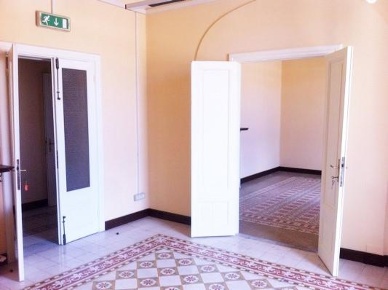 Foto Ufficio a La Spezia di 170 m² con 8 locali in affitto