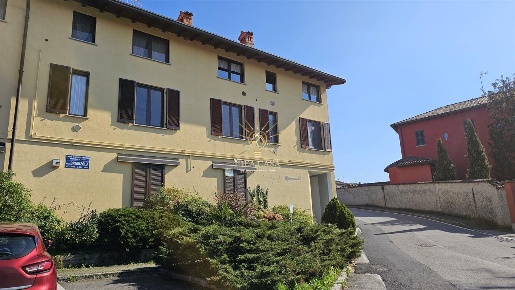 Foto Negozio in SAN LORENZO, Castello di Brianza Cologna Caraverio