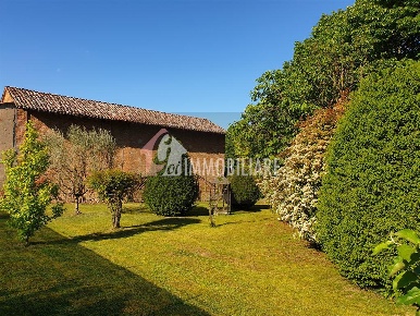 Foto Magazzino in via f. aporti, Rivarolo del Re ed Uniti Rivarolo Del Re