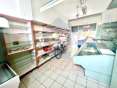 Foto Negozio a Cesenatico Valverde di 50 m² con 2 locali in vendita