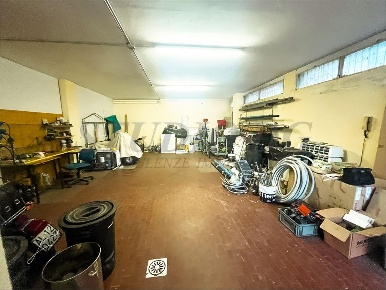 Foto Laboratorio in via Pastrengo, Cesano Maderno di 113 m² con 1 locali