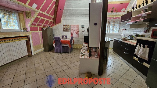 Foto Appartamento in via Sardegna, Limbiate Centro di 60 m² con 2 locali