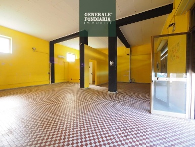 Foto Locale commerciale a Bolano di 90 m² con 1 locali in affitto