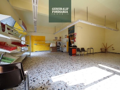 Foto Locale commerciale a La Spezia di 300 m² con 2 locali in vendita