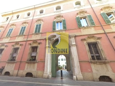 Foto Negozio a Faenza di 85 m² con 2 locali in vendita